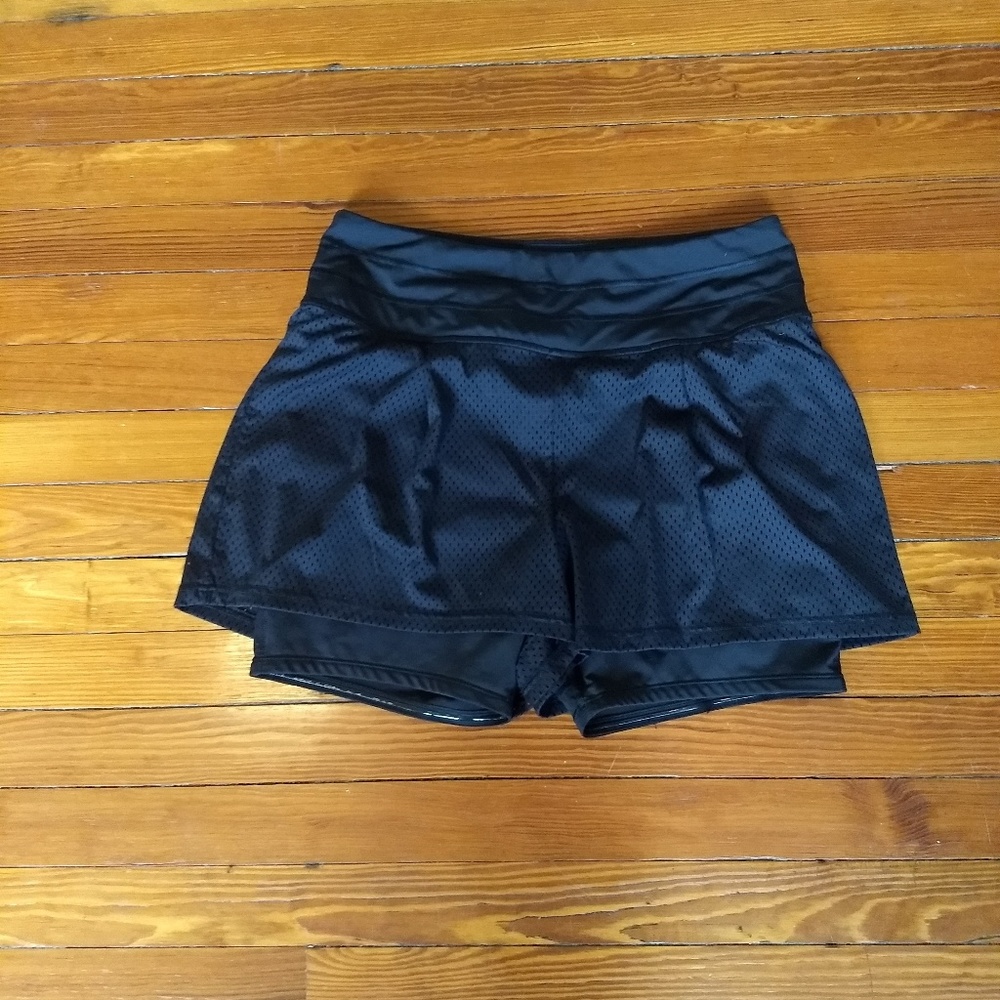 Lucy double layer workout shorts size large black
